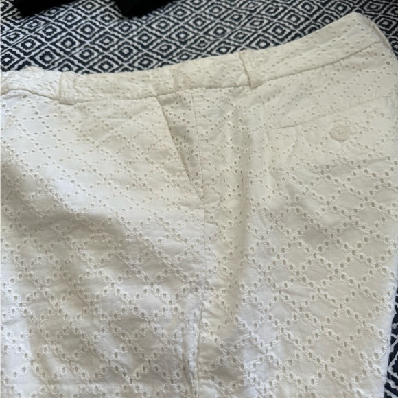 6P petite white shorts - Picture 3 of 7